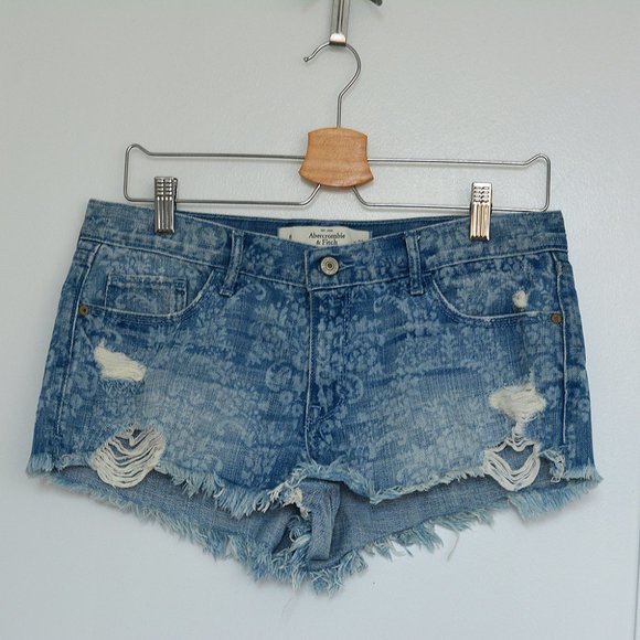 Abercrombie & Fitch Patterned Distressed Shorts - Picture 2 of 6
